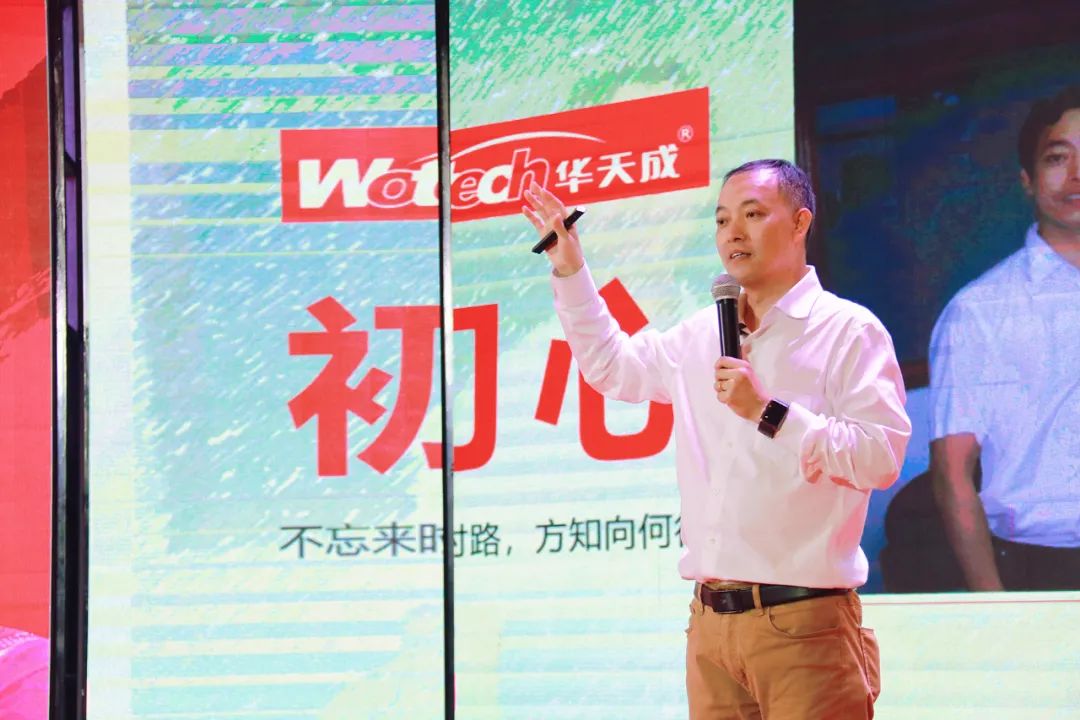 一(yi)場(chang)科(ke)學(xué)傢(jia)、院士、齊(qi)業傢(jia)的(de)巅峰對話(hua)，擦出怎樣的(de)思維(wei)火花(huā)？